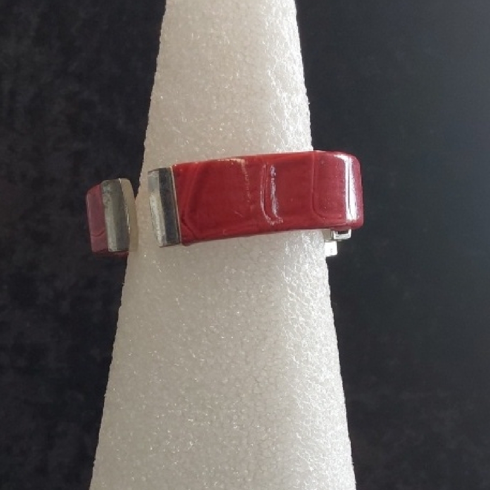 Elegant Red and Silver Women's Watch - Picture 3 of 3